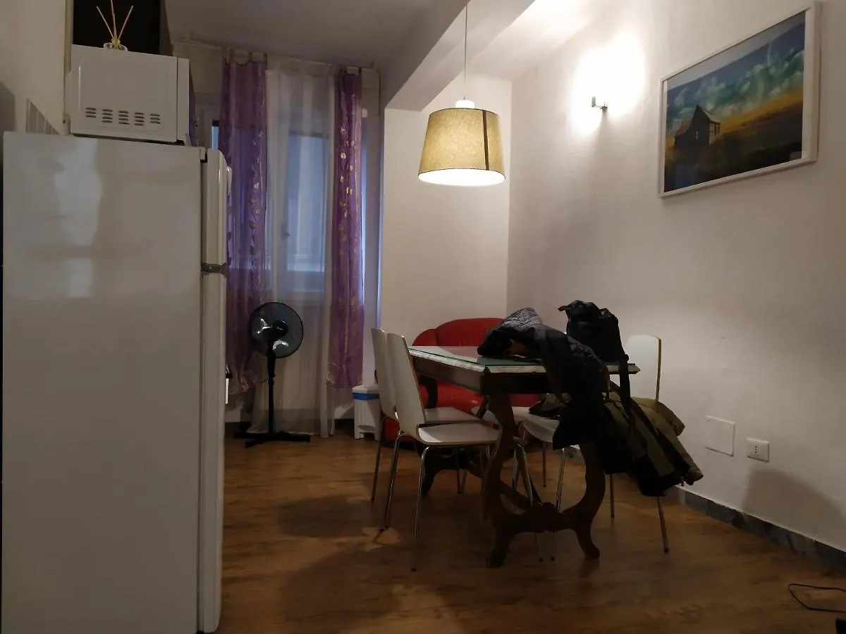 Homestay Camera Grande Rosa Apartment Pisa